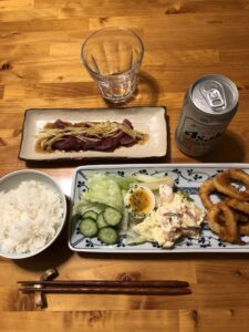 カツオの刺身・ポテトサラダ・イカの唐揚げ